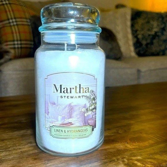 NWT MARTHA STEWART Home Lg Scented Glass Jar Candle w/Lid Linen & Hydrangea 26oz - Picture 1 of 8
